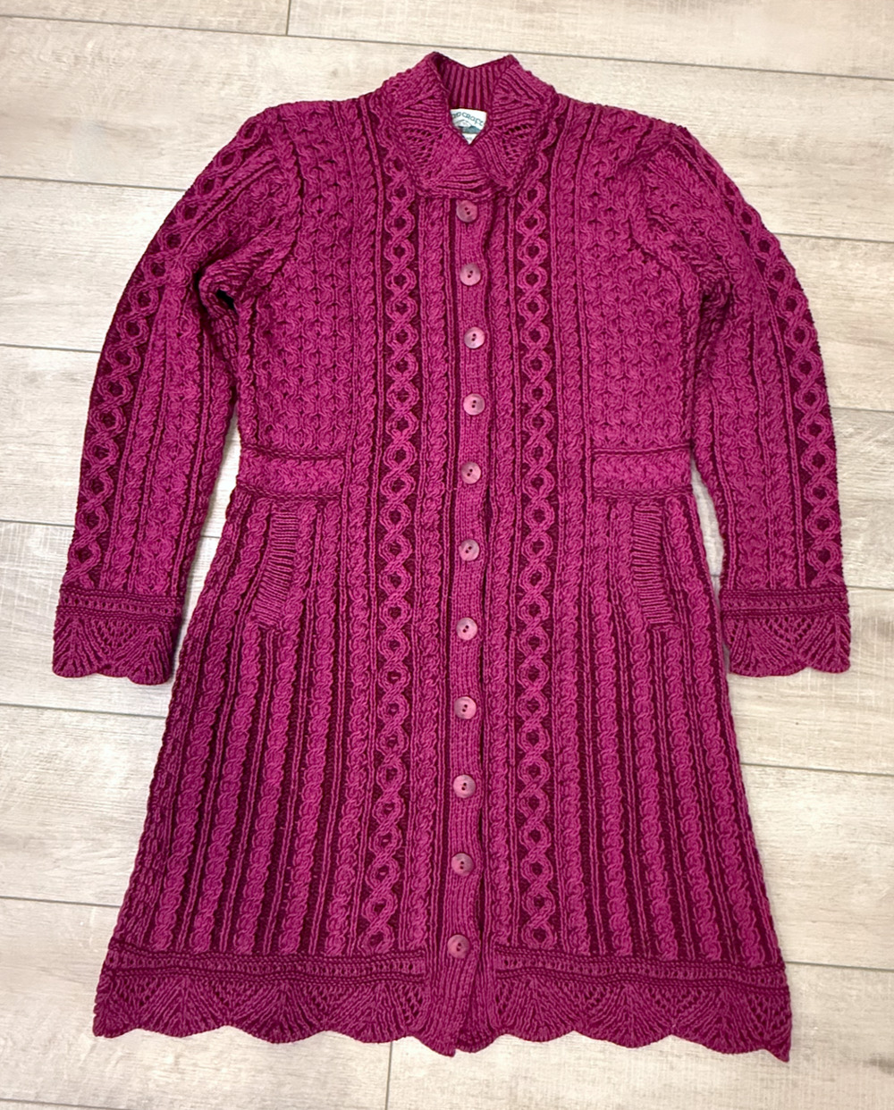 ARAN CRAFTS BERRY BUTTON FRONT SCALLOP EDGE MERINO WOOL CARDIGAN SWEATER COAT M